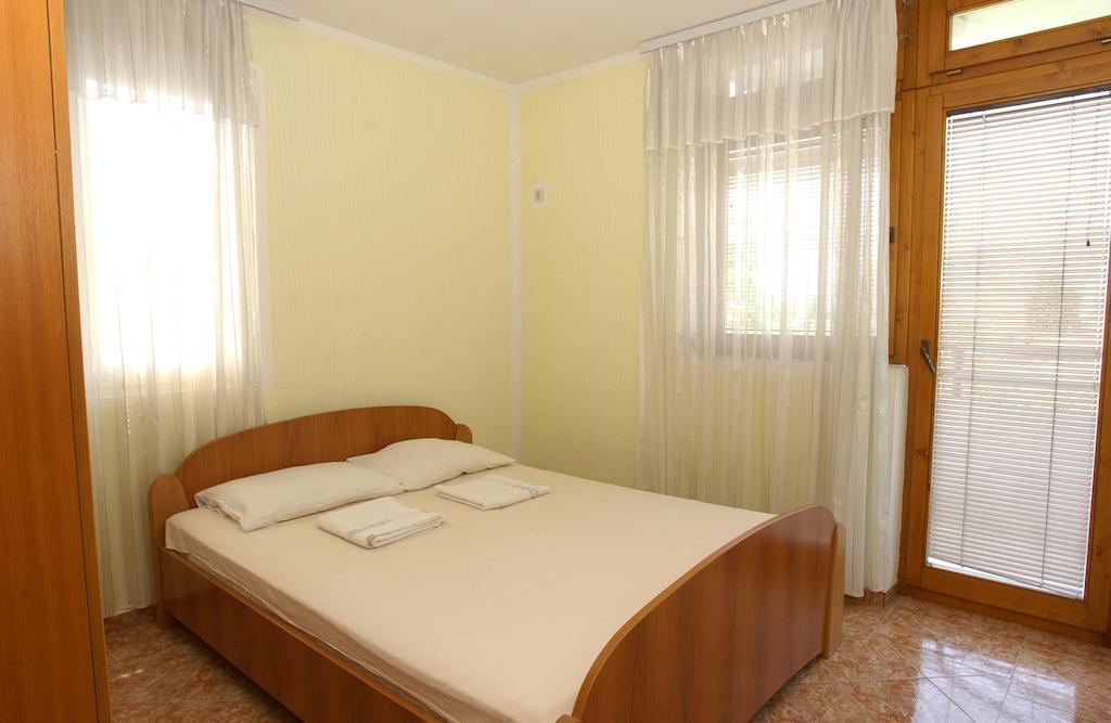 Rooms & Apartments Anka Bar Cameră foto