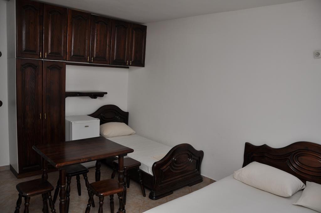 Rooms & Apartments Anka Bar Cameră foto