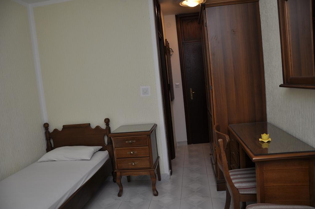 Rooms & Apartments Anka Bar Cameră foto